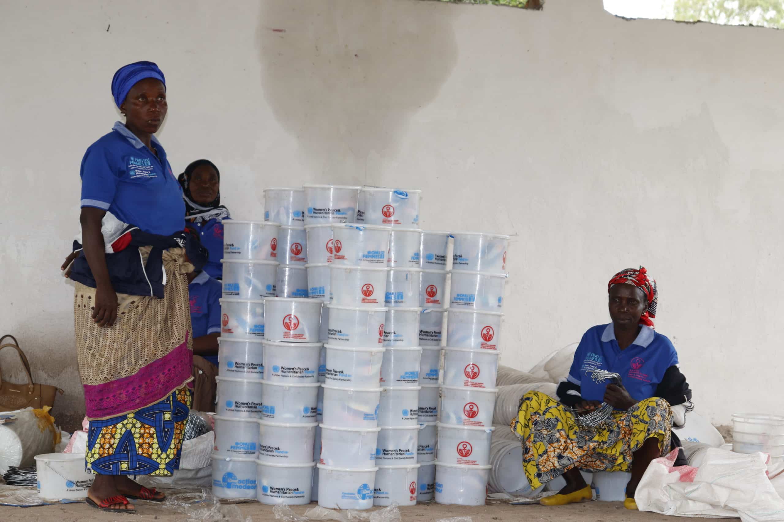 Distribution en deux phases de plus de 5000kits hygiéniques à 2700 femmes et filles déplacées internes et refugiées burundaises de zones de santé de RUZIZI, LEMERA et FIZI avec le soutien financier de l’ONUFEMMES.