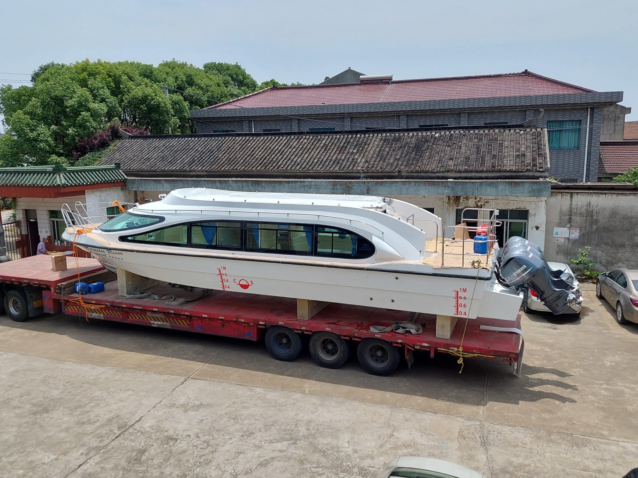 Bateaux de plaisance de luxe en aluminium et en fibre de verre