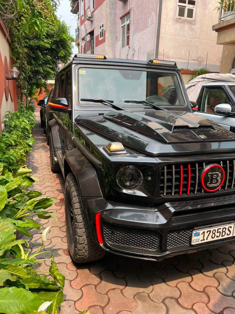 Mercedes benz Brabus V8 Turbo AMG 2017