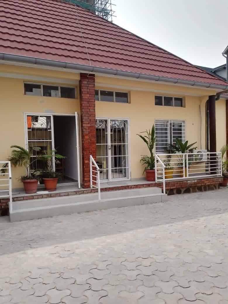 Appartements à louer meublés nouvellement construit très propres climatisation sur Huilerie